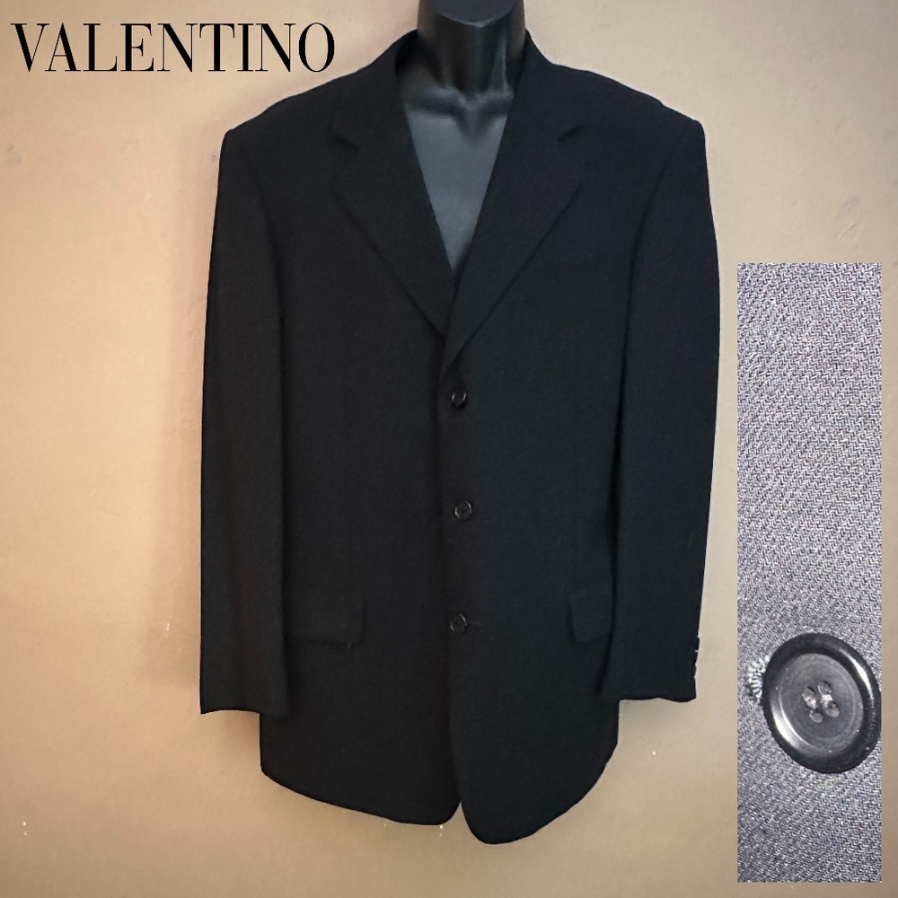 Valentino Black Wool Blazer 41R Gently worn 100% virgin wool 3 button Ventless